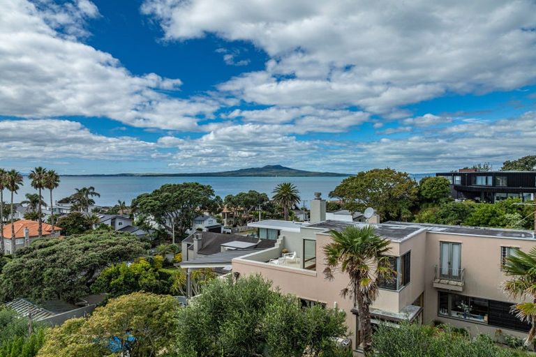 Photo of property in 7a Audrey Road, Takapuna, Auckland, 0620
