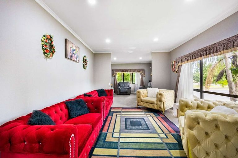 Photo of property in 1 Seresin Crescent, Flat Bush, Auckland, 2016
