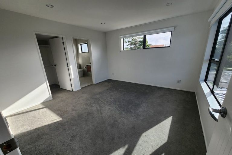 Photo of property in 27 Deep Creek Road, Waiake, Auckland, 0630