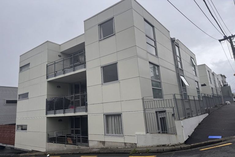 Photo of property in Hanson House, 10/27 Hanson Street, Mount Cook, Wellington, 6021