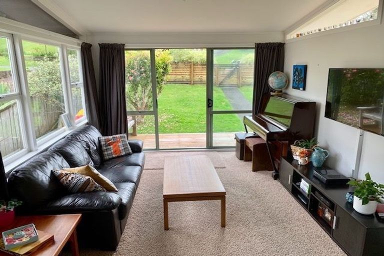 Photo of property in 121 Brian Crescent, Stanmore Bay, Whangaparaoa, 0932