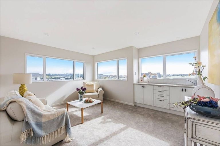 Photo of property in 48 Resolution Drive, Gulf Harbour, Whangaparaoa, 0930