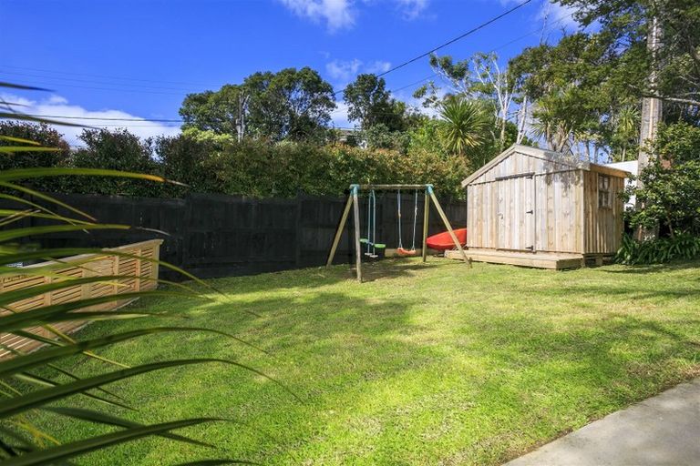 Photo of property in 2/10 Braemar Road, Castor Bay, Auckland, 0620