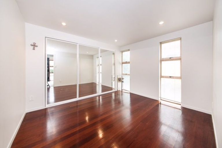 Photo of property in 15 Royal Road, Massey, Auckland, 0614