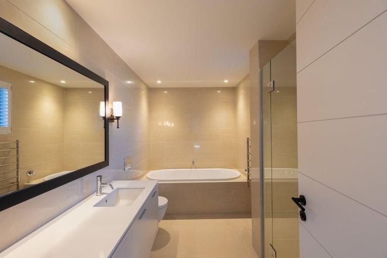 Photo of property in 15 Ayrburn Ridge, Arrowtown, Queenstown, 9371