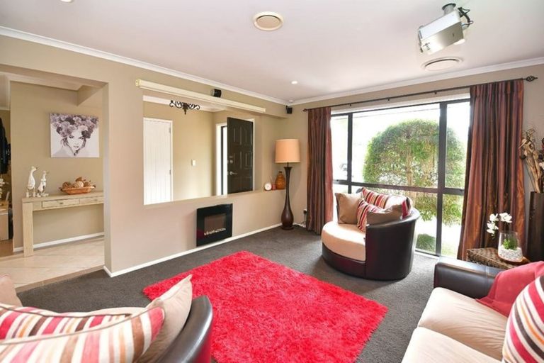 Photo of property in 8a Astrolabe Place, Gulf Harbour, Whangaparaoa, 0930