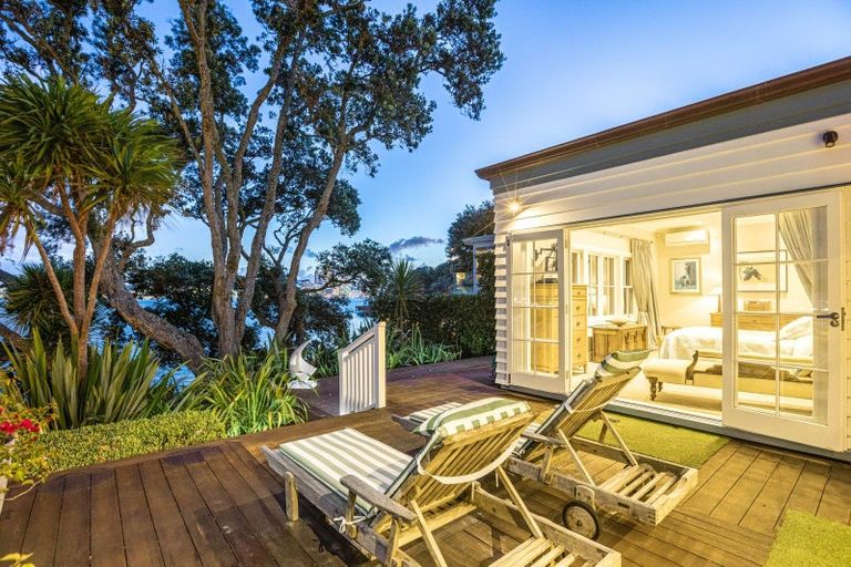 Photo of property in 13 Stanley Point Road, Stanley Point, Auckland, 0624