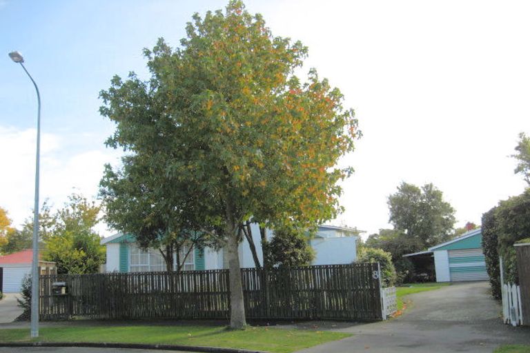 Photo of property in 8 Seagrave Place, Ilam, Christchurch, 8041