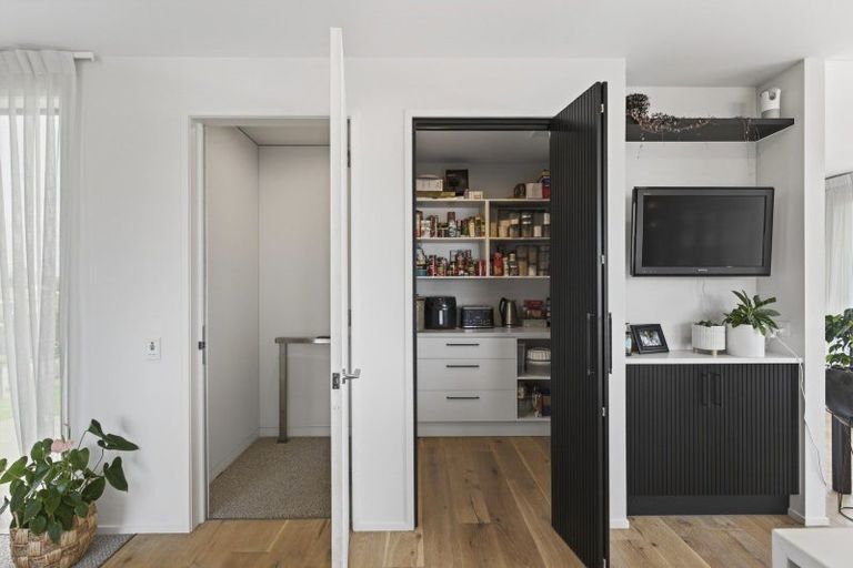 Photo of property in 8 Kowhai Street, Strandon, New Plymouth, 4312