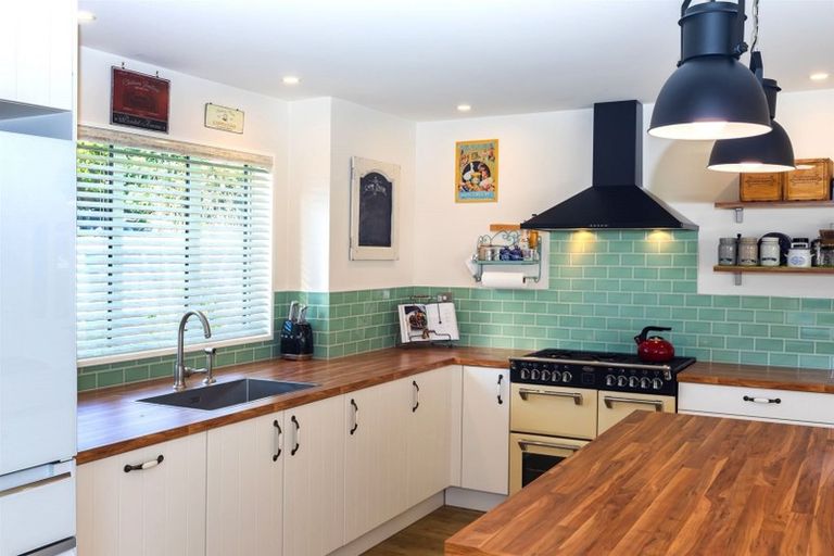 Photo of property in 141 Centaurus Road, Saint Martins, Christchurch, 8022