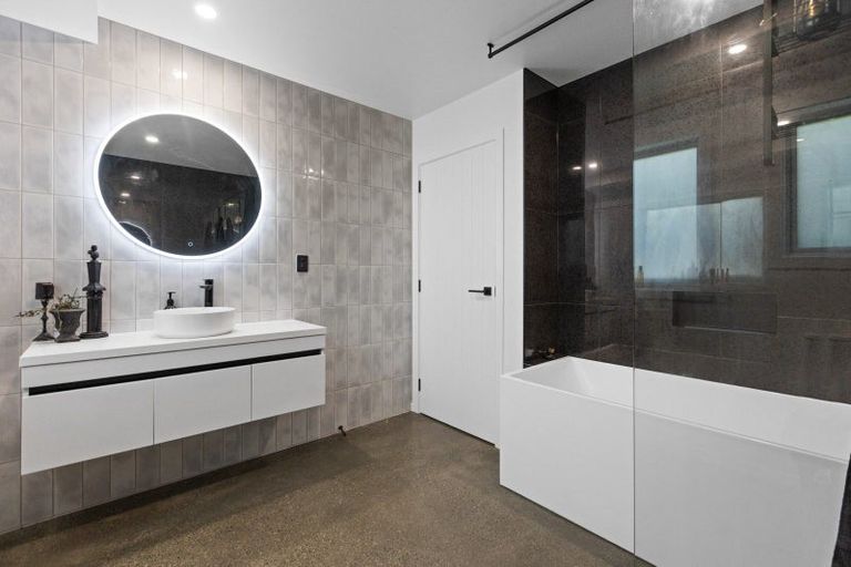 Photo of property in 1417a Woodstock Avenue, Mayfair, Hastings, 4122