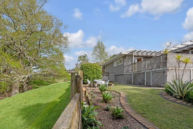 Photo of property in 34 Lochend Place, Highland Park, Auckland, 2010