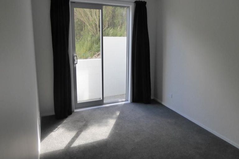 Photo of property in 20d Chetwode Grove, Newlands, Wellington, 6037