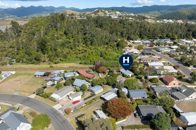 Photo of property in 112 Mckellar Place, Whangamata, 3620
