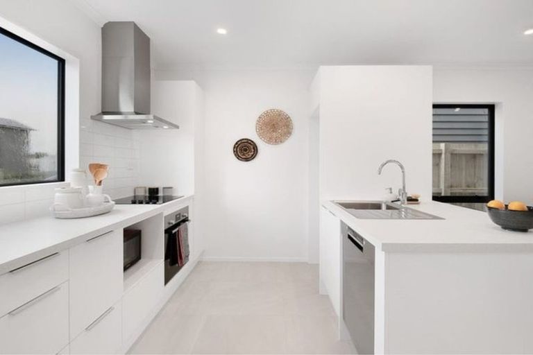 Photo of property in 5 Kitea Place, Mangere, Auckland, 2022