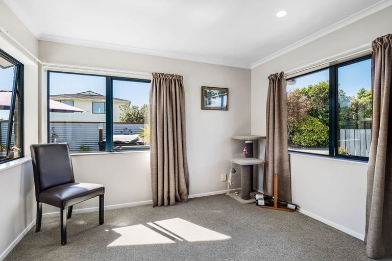 Photo of property in 32 Somerset Crescent, Highbury, Palmerston North, 4412