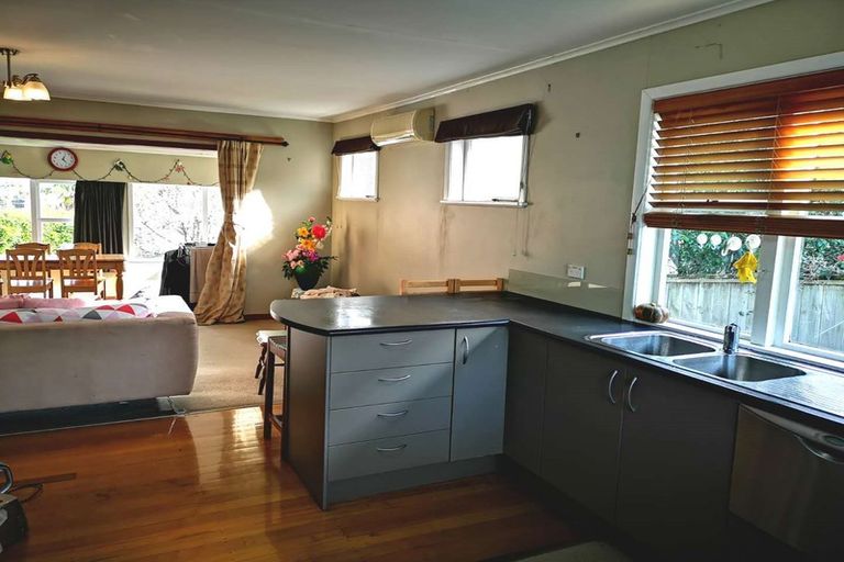 Photo of property in 2/134 Forrest Road, Milford, Auckland, 0620