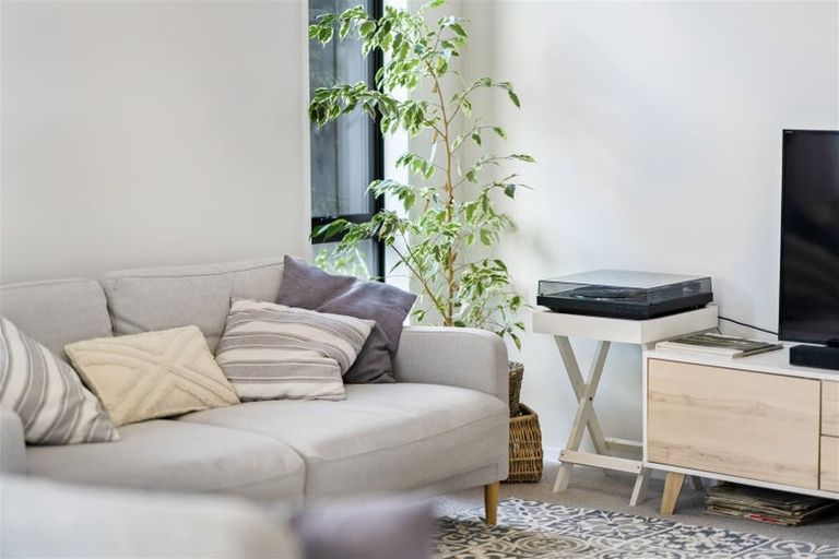 Photo of property in 31 Koura Drive, Red Beach, 0932