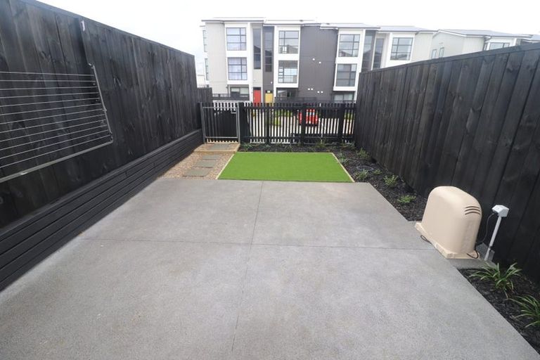 Photo of property in 34 Hobsonville Point Road, Hobsonville, Auckland, 0616