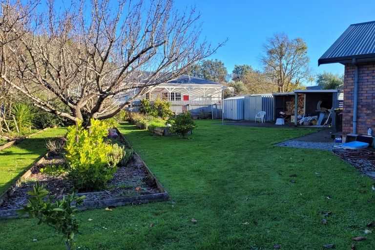 Photo of property in 99 Kuratawhiti Street, Greytown, 5794