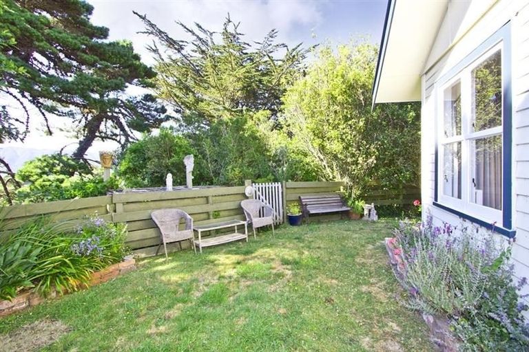 Photo of property in 120 Miromiro Road, Normandale, Lower Hutt, 5010