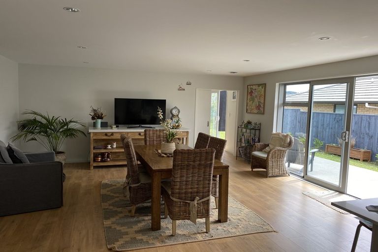 Photo of property in 9 Larmer Drive, Kumeu, 0810