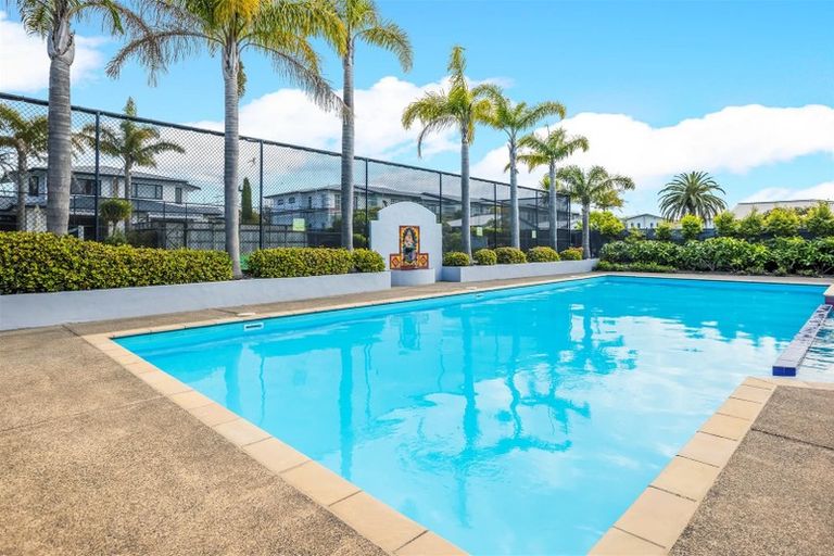 Photo of property in 125/2 Armoy Drive, East Tamaki, Auckland, 2016