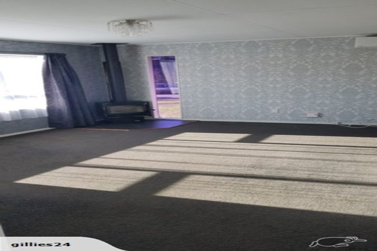 Photo of property in 18 Cumberland Place, Kelvin Grove, Palmerston North, 4414