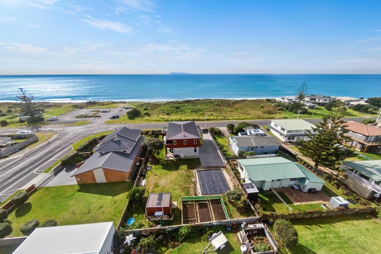 Photo of property in 44 Broadway Road, Waihi Beach, 3611