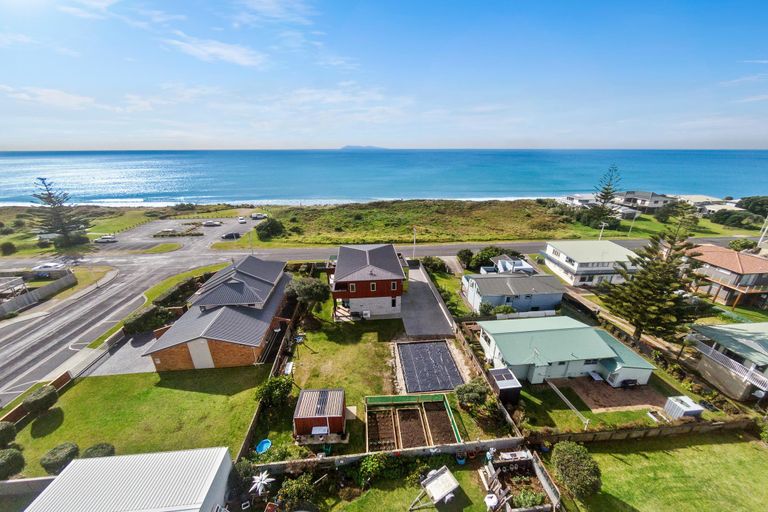 Photo of property in 44 Bway Road, Waihi Beach, 3611