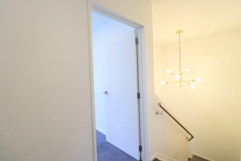 Photo of property in 16 Korokio Lane, Henderson, Auckland, 0612