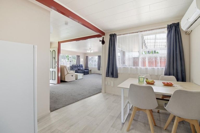 Photo of property in 40 Glenbervie Crescent, Massey, Auckland, 0614