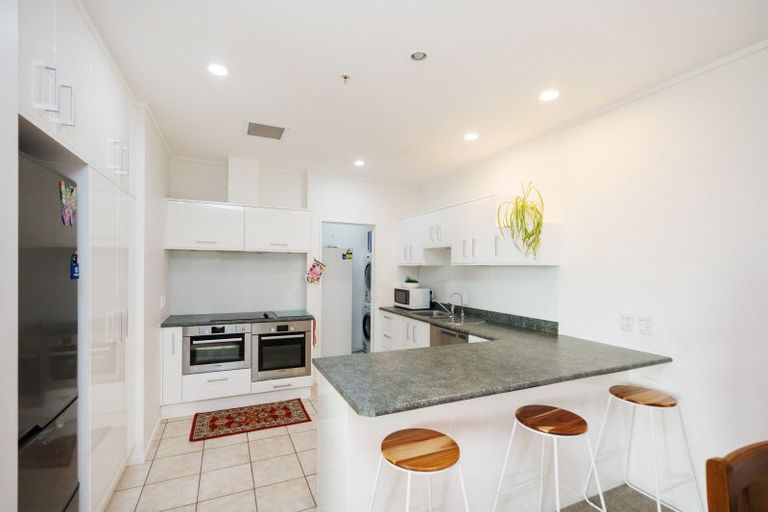 Photo of property in Maddison Apartments, 3/6c Queen Street, Palmerston North, 4410