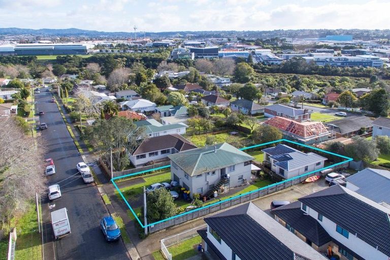 Photo of property in 5 Sherwood Avenue, Te Atatu South, Auckland, 0610