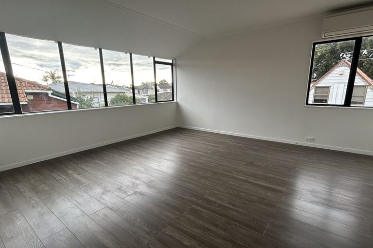 Photo of property in 1/22 Nile Road, Milford, Auckland, 0620