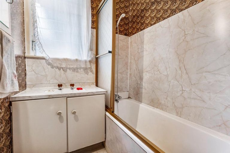 Photo of property in 7 Abbotleigh Avenue, Te Atatu Peninsula, Auckland, 0610