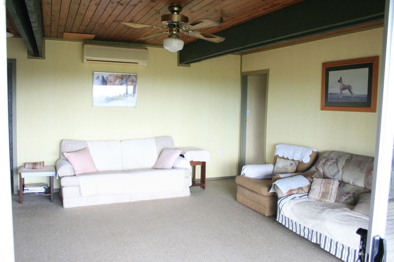 Photo of property in 236 Kiwitahi Road, Helensville, 0875