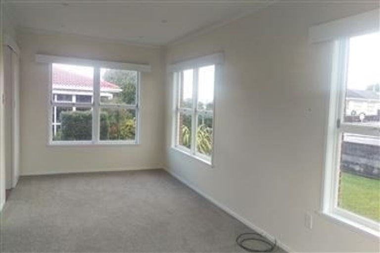 Photo of property in 1/2 Gordon Avenue, Milford, Auckland, 0620