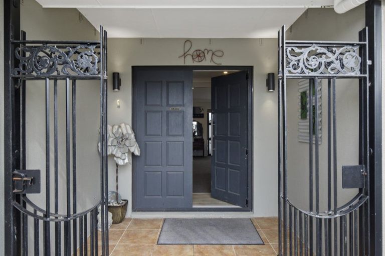 Photo of property in 32 Lough Bourne Drive, Pukekohe, 2120