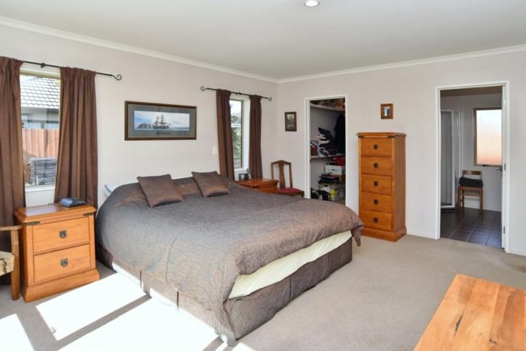 Photo of property in 8 James Drive, Woodend, 7610