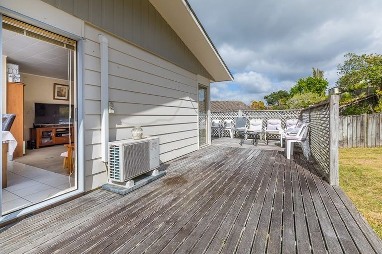 Photo of property in 36 Lavery Place, Sunnynook, Auckland, 0632