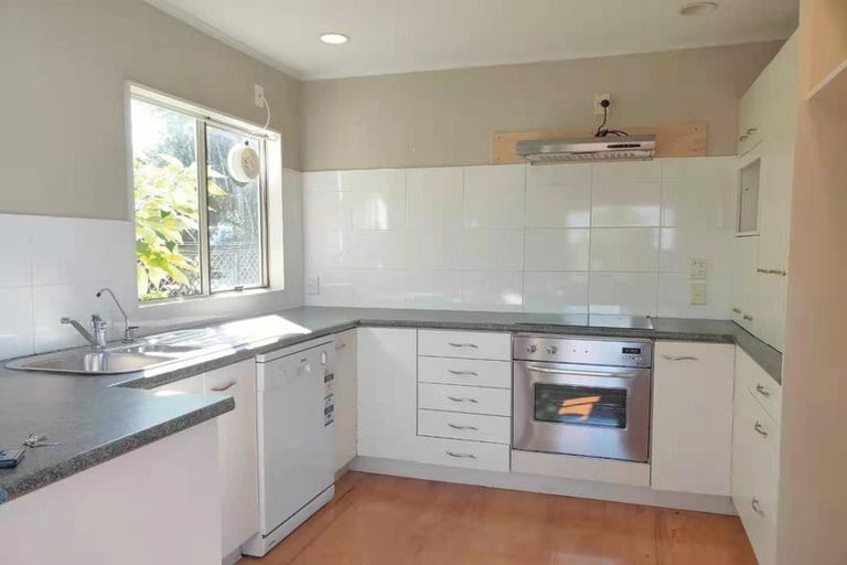 Photo of property in 1/227 Sunset Road, Sunnynook, Auckland, 0632
