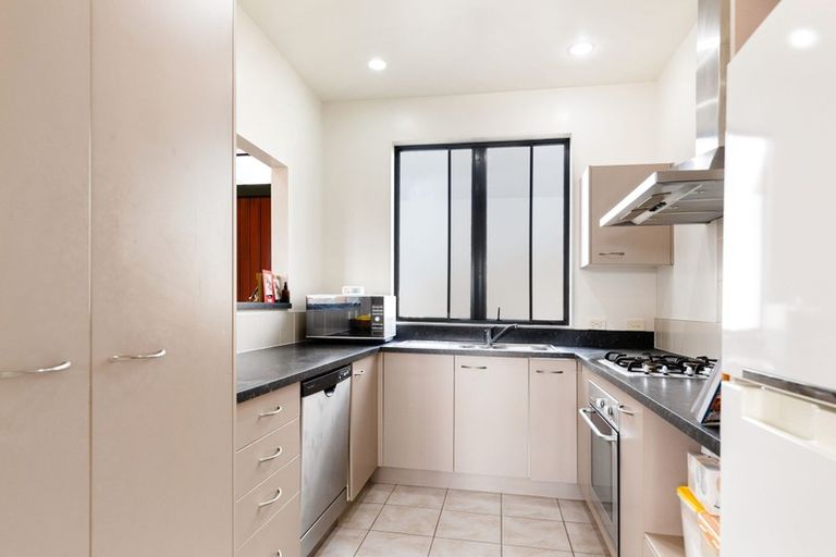 Photo of property in 17/22 Northcross Drive, Oteha, Auckland, 0632