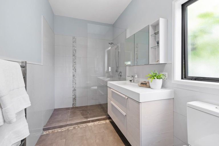 Photo of property in 132 Motu Road, Kumeu, 0891