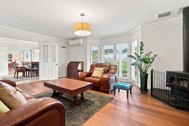 Photo of property in 199 Chelsea View Drive, Chatswood, Auckland, 0626