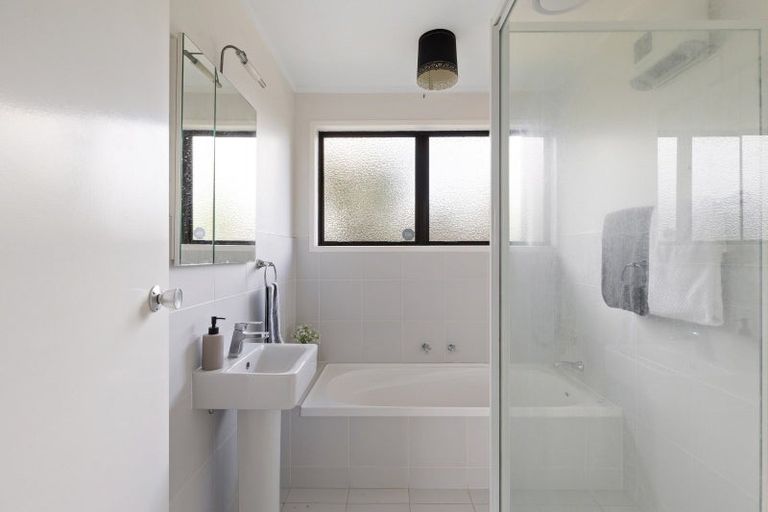 Photo of property in 51 Gilbass Avenue, Hamilton Lake, Hamilton, 3204