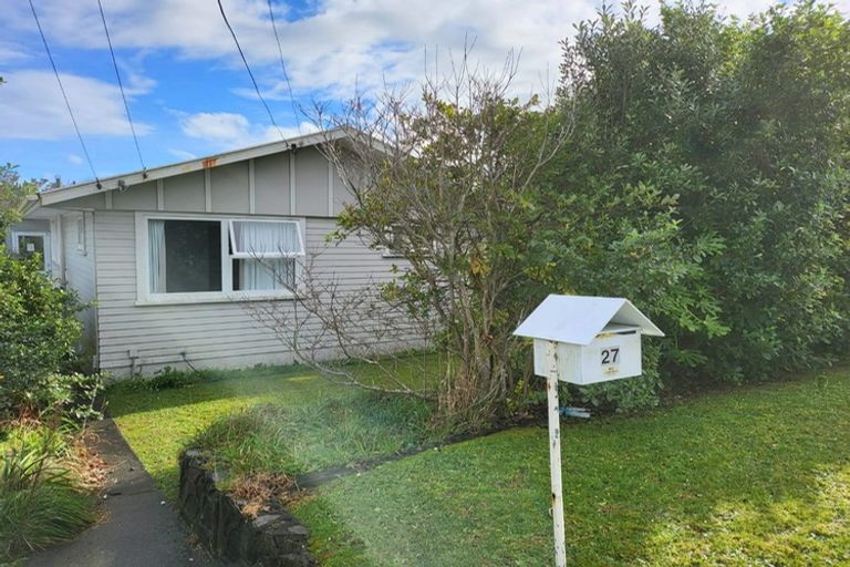 Photo of property in 27 Lynda Avenue, Paparangi, Wellington, 6037