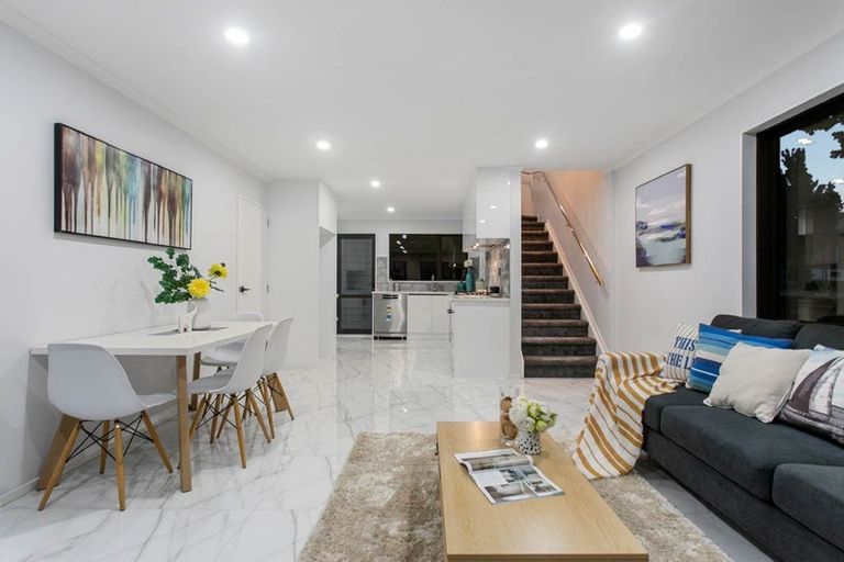 Photo of property in 664d Pakuranga Road, Howick, Auckland, 2010