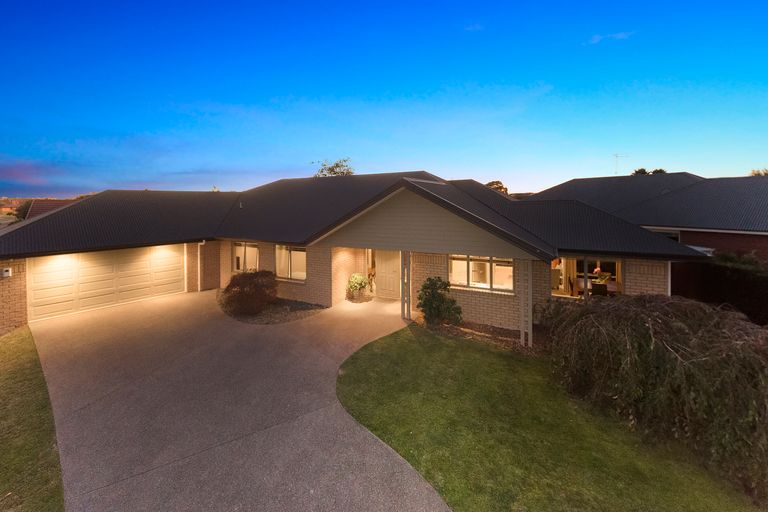 Photo of property in 19 Coleraine Drive, Rototuna, Hamilton, 3210