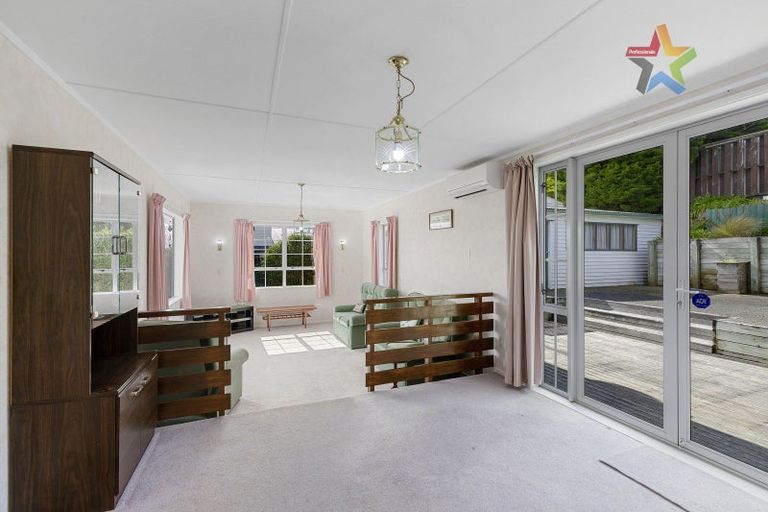 Photo of property in 15 Mossburn Grove, Kelson, Lower Hutt, 5010